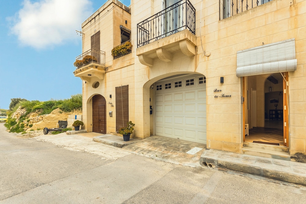 Solaris Gozitan Villa With Pool Gozo
