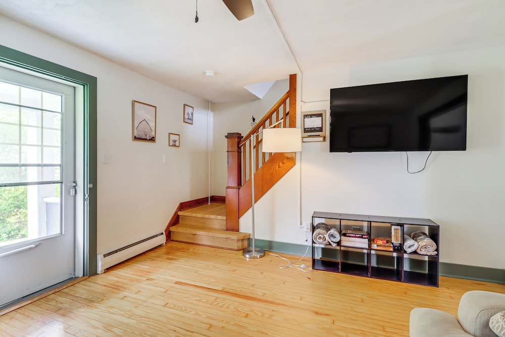 Walk to Saylors Lake: Townhome w/ Shared Perks!