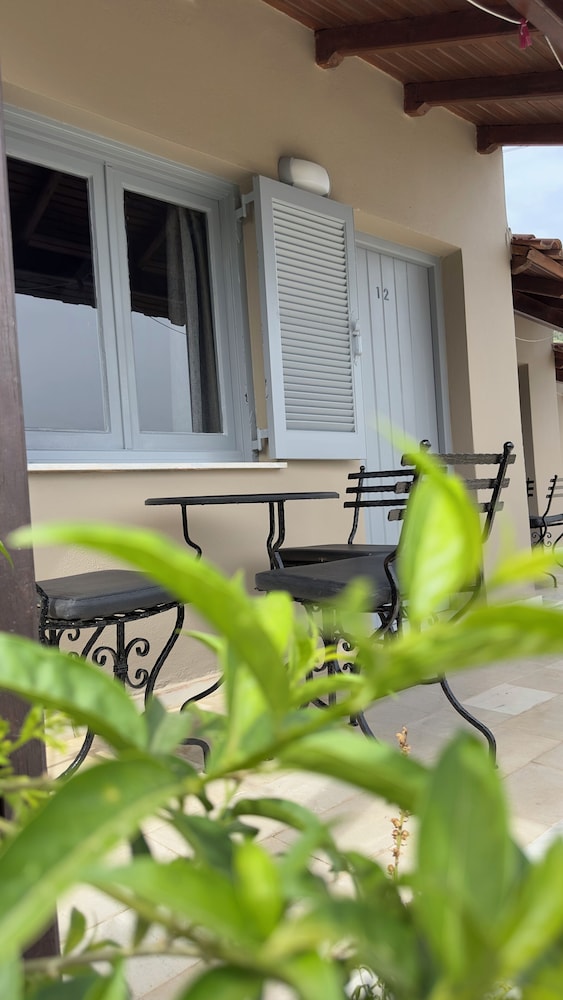 Olga's Sea View Studios -500m from Ipsos