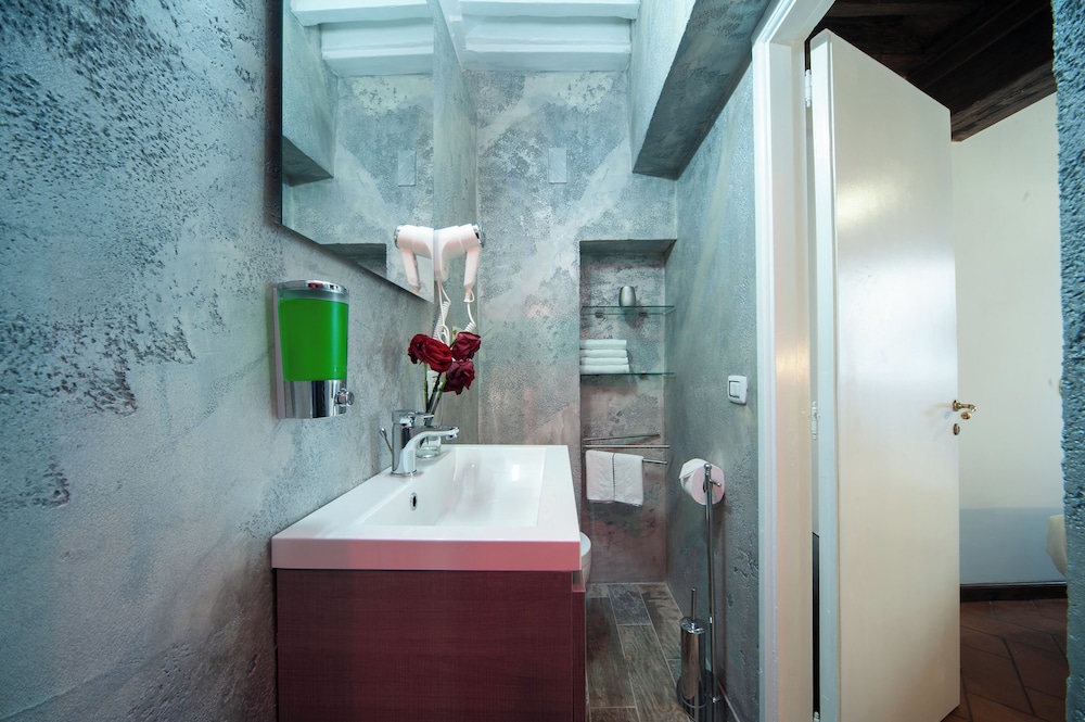 navona jacuzzi apartment