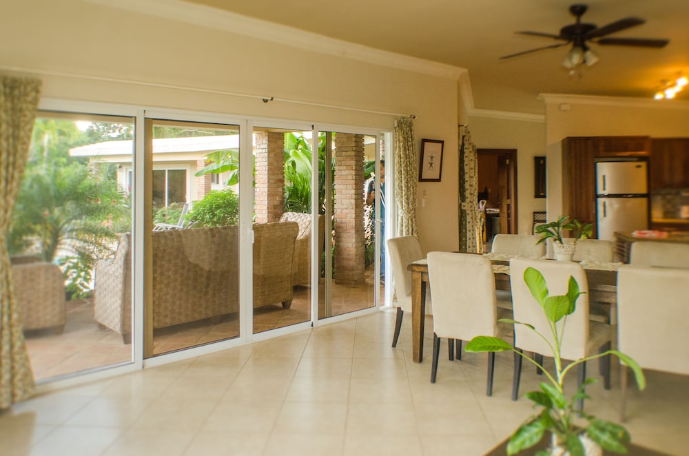 Well Furnished w Private Pool, BBQ & Palapa Bar