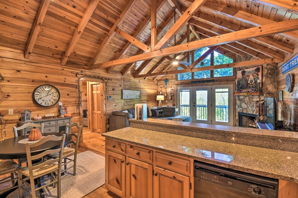 Bent Tree Cabin With Mountain & Lake Views! view 5