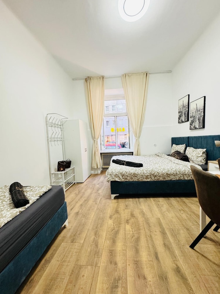 5BR Apt 10min to Matzleinsdorfer