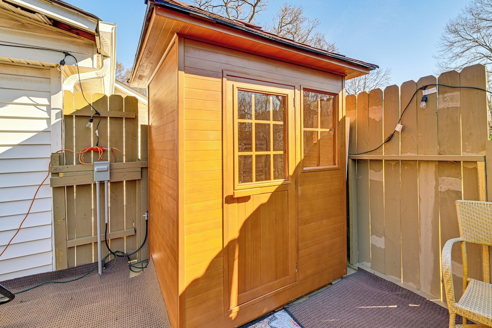 Hot Tub & Sauna: Kannapolis Bungalow