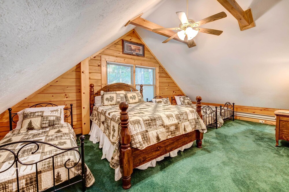 Waynesville Cabin w/ Covered Deck & Fire Pit! view 2