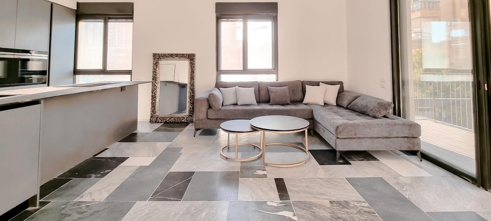 Matmon Cohen Quartz in Tel Aviv-yafo view 4