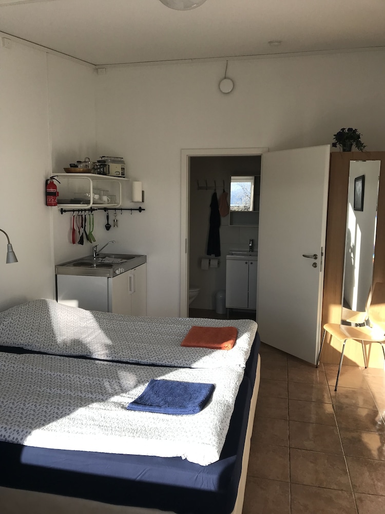 Lækjarkot Rooms and Cottages with Kitchen