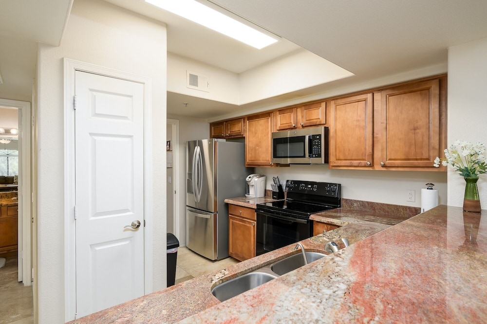 Signature Ii 2 Bedroom Condo