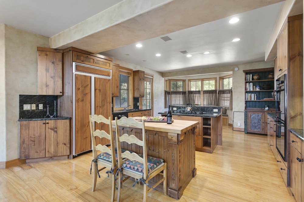 Thistle Drive Home at Deer Valley Resort - 4 Bedroom Home #3020 4 Condo