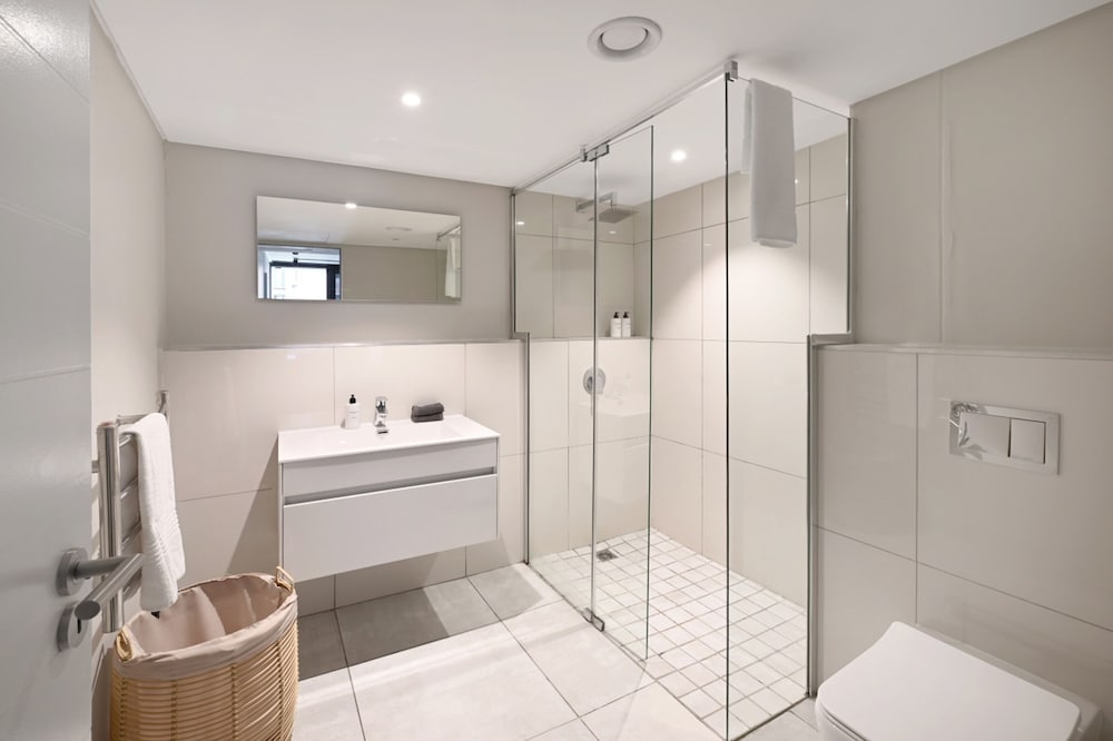 Two Bedroom Green Point Rooftop Pool BBQ