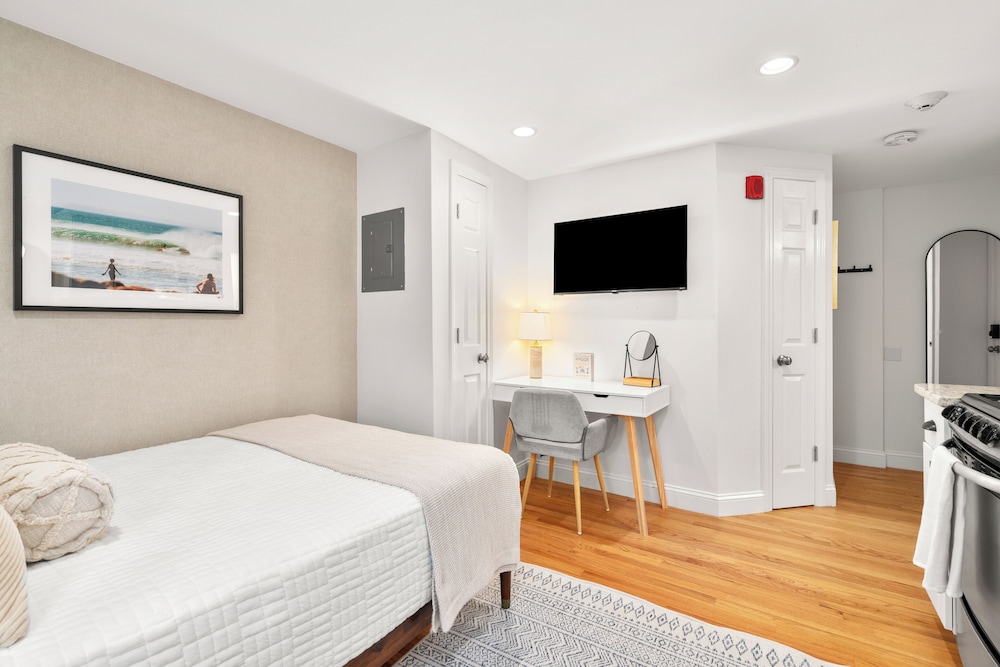 Hygge House Suites