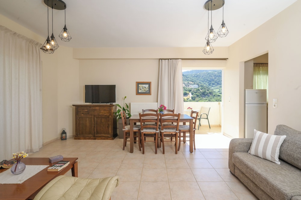 Antonis Apts - Physio Fitness Retreats