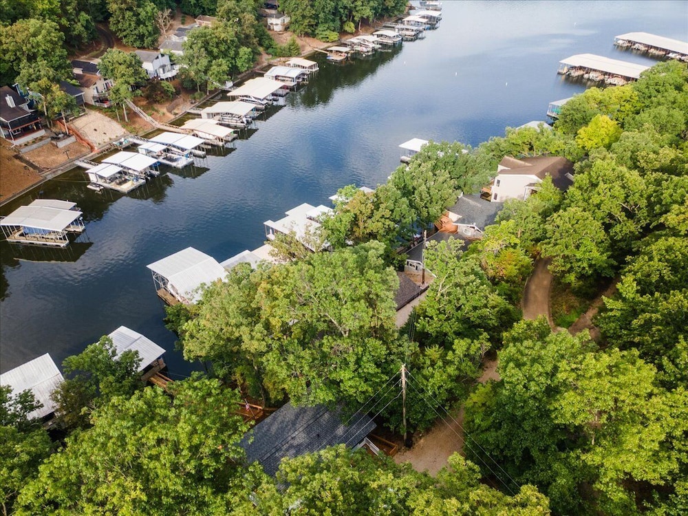 Lakefront Home, Private Dock + Kayaks,arcade Games, Pet Friendly
