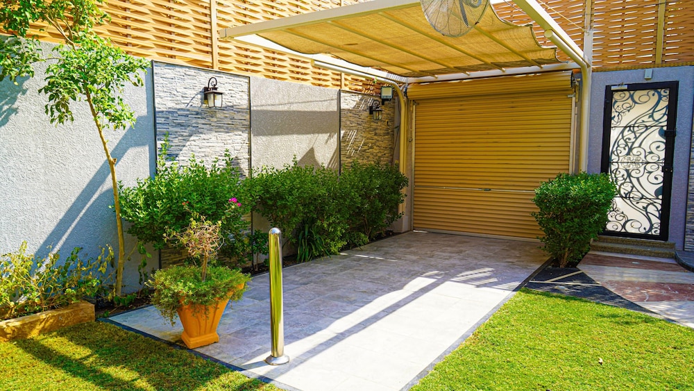 The Land Villas Ammaria