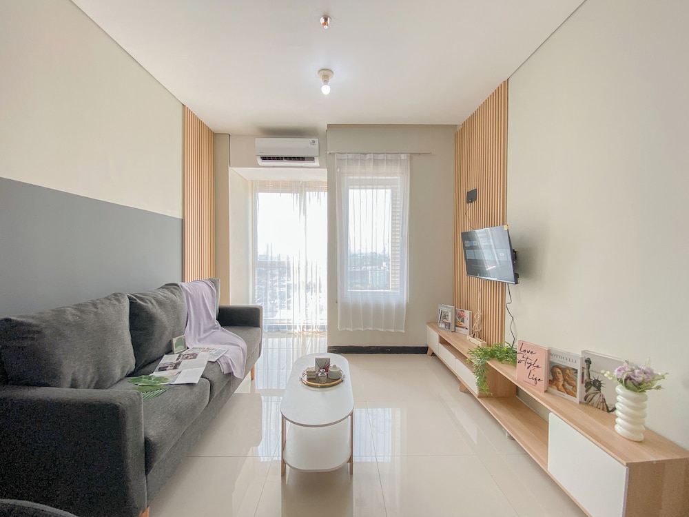 New Furnished And Comfy 2Br Apartment Nifarro Park