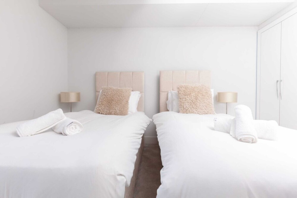Luxurious Central Edinburgh Apartment - Sleeps 6