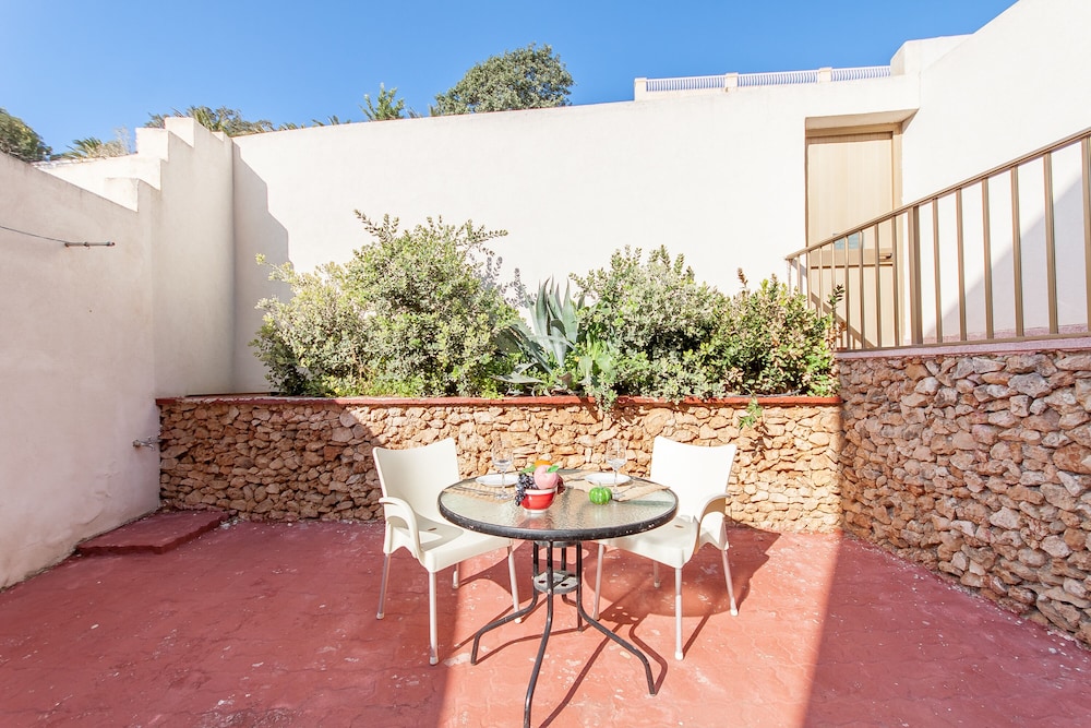 Merill Pool and Sea, charming Apart 3