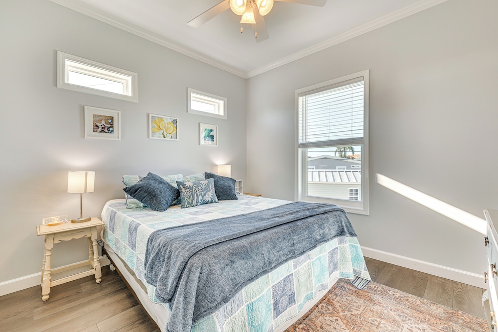 1 Mi to Beach Access: Home w/ Porch in Fort Myers!