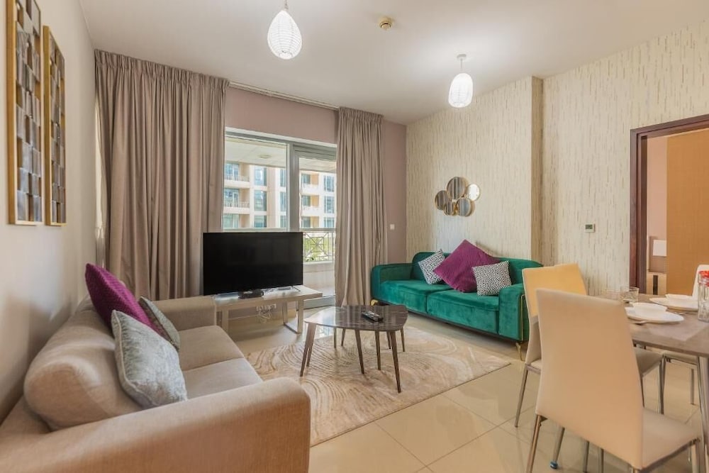 BellaVista-Exuberant-1BR- Fountain Views