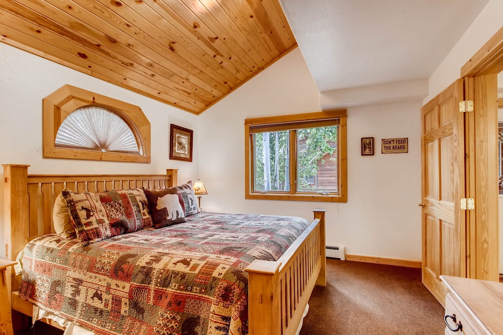 Estes Park Condos - Property Image 11