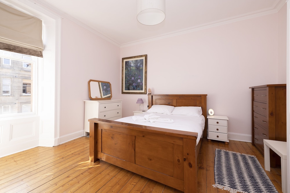 JOIVY Gorgeous 1-Bed Flat With A Shared Garden view 5