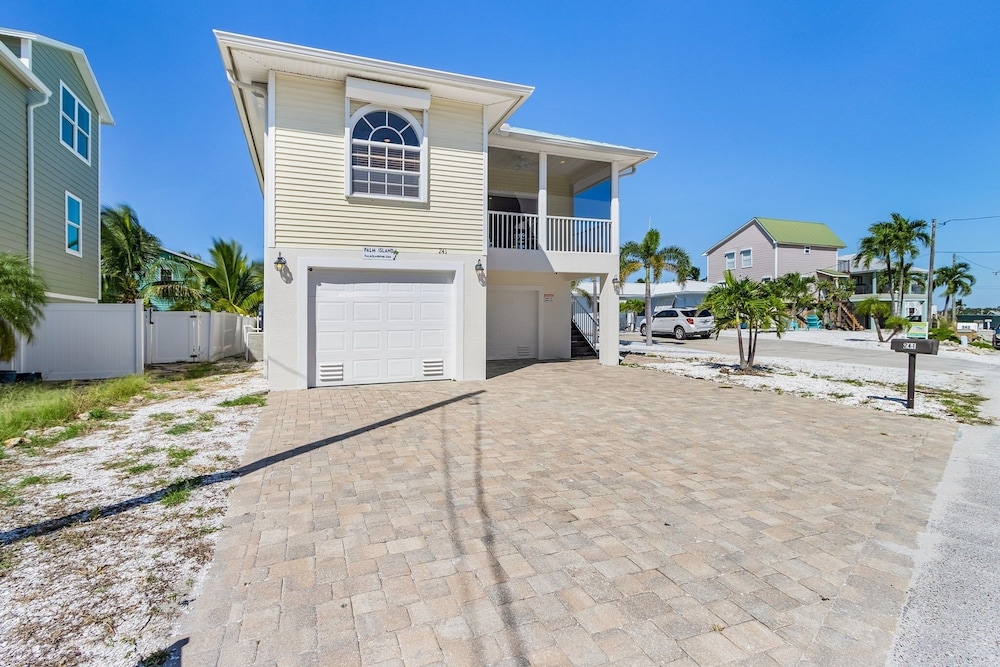 241 Miramar Waves: 3br W/ Heated Pool 3 Bedroom Home