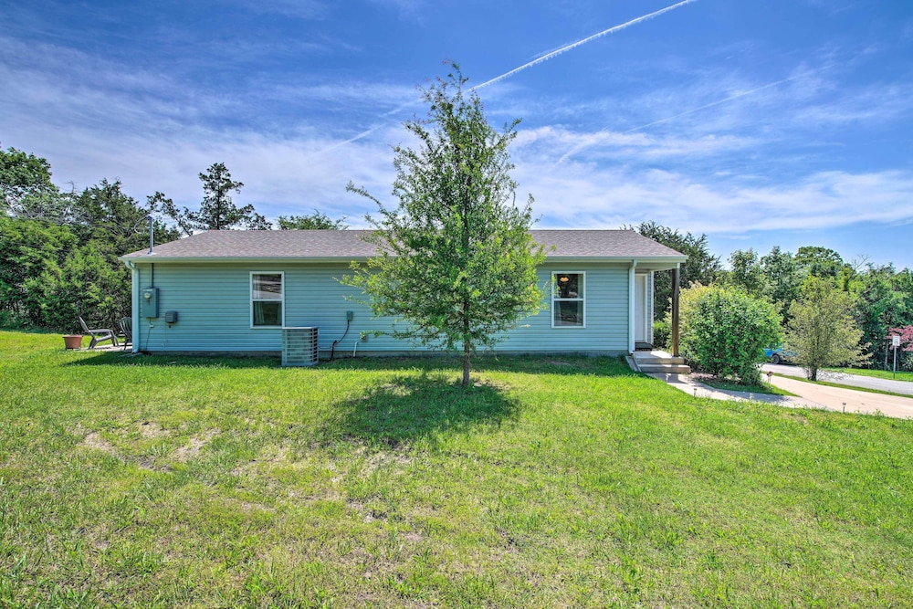 Branson Home w/ Patio & Fire Pit: 7 Mi to Downtown view 4