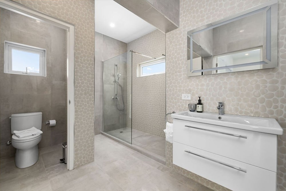 Modern Trestrapi Beach Villa 8 bed 8 Bath 2 Pools