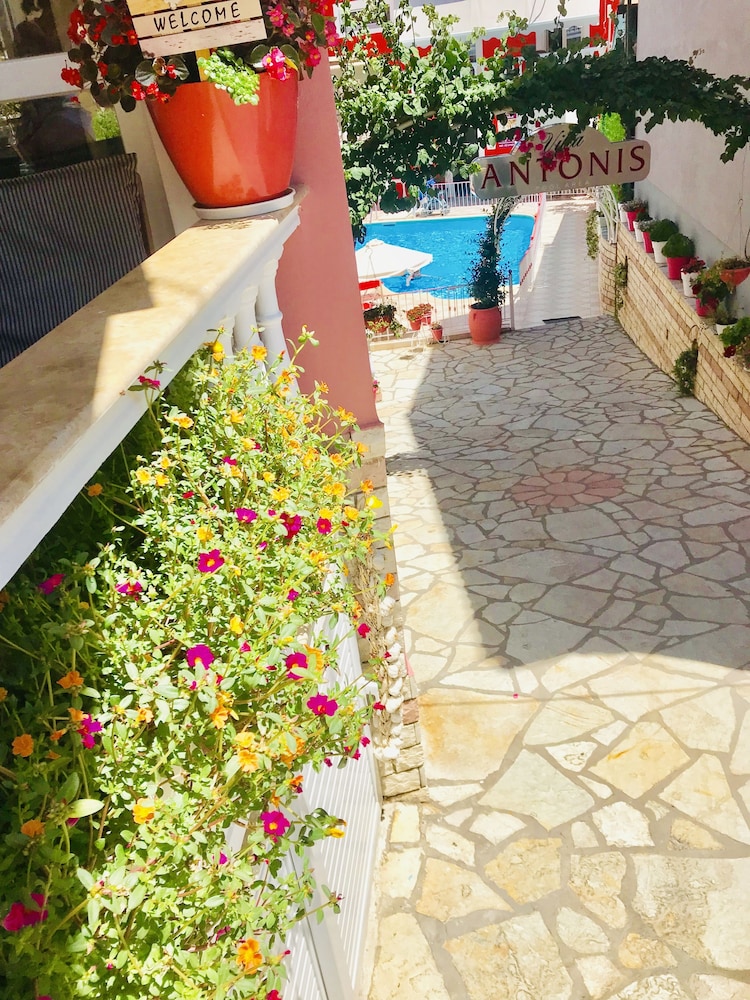 Villa Antonis