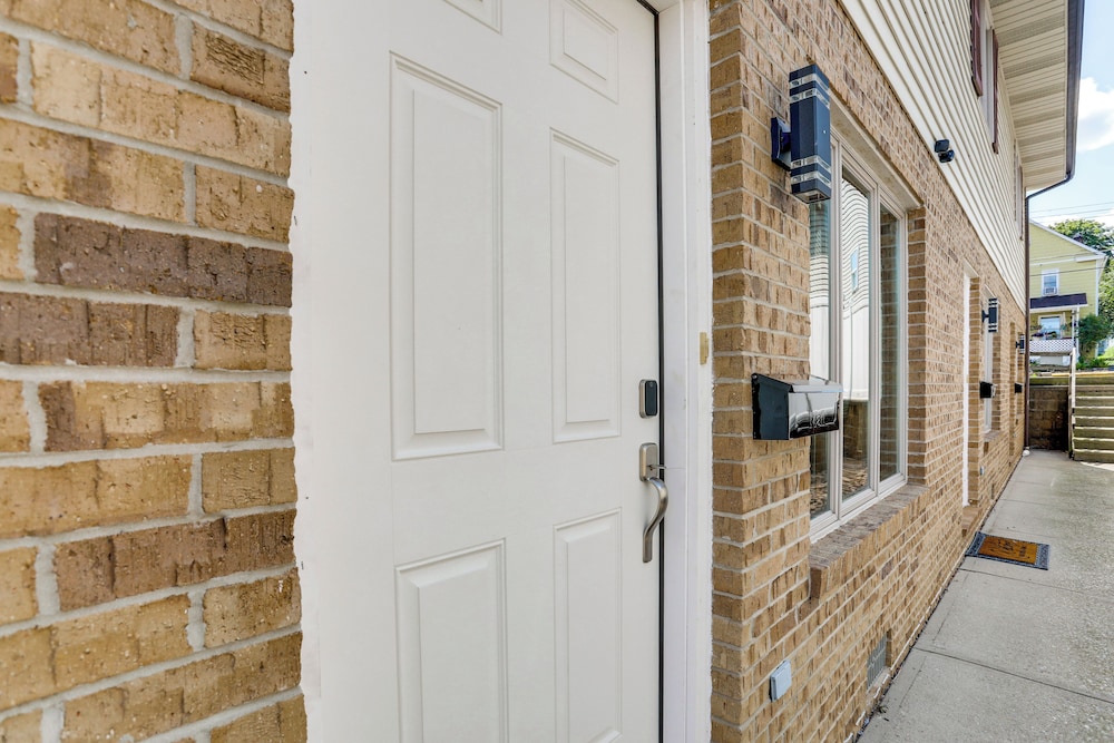 Convenient Townhome 1 Mi to Dtwn Clearfield