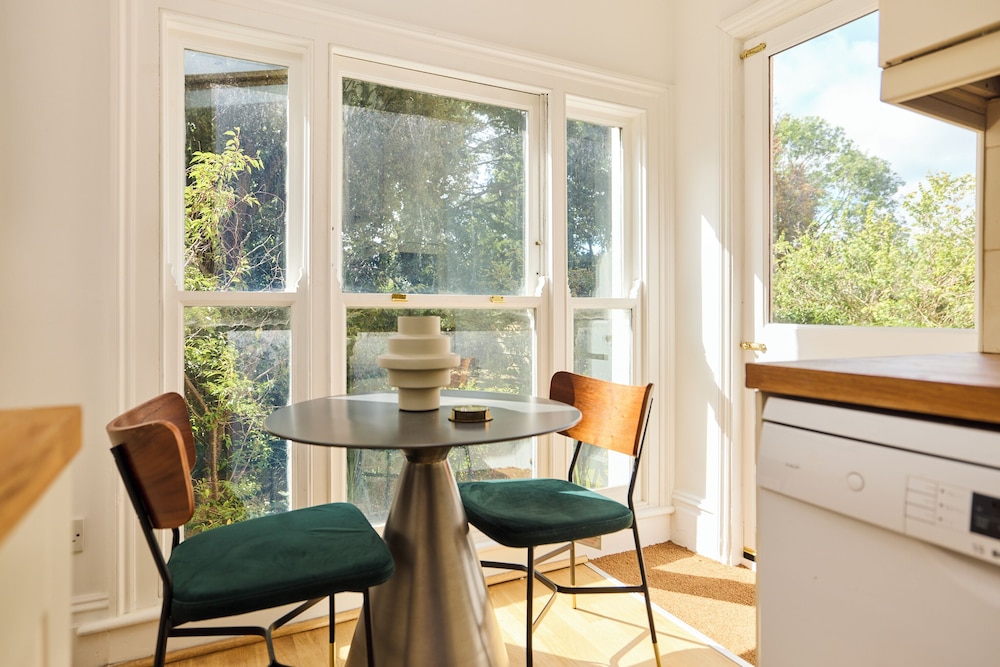 The West Hill Place - Dazzling 2bdr Flat