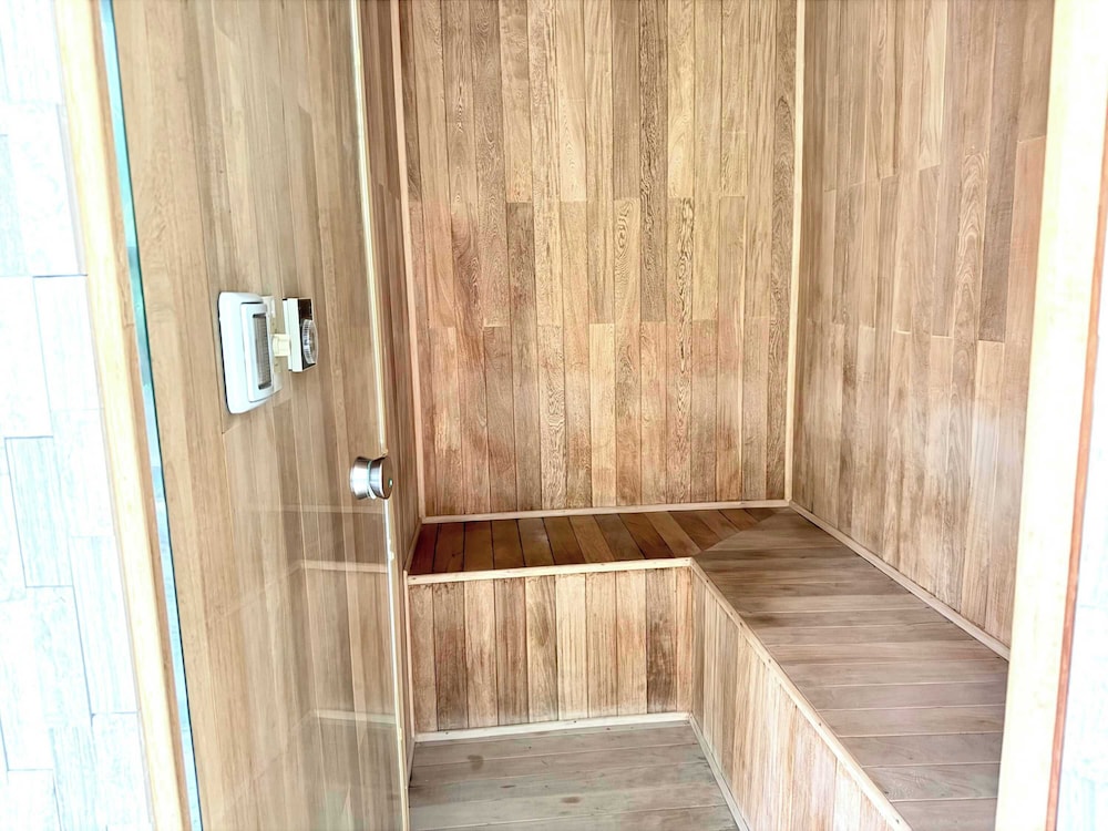 Bolongo 1BR Your Exclusive Oceanfront Escape