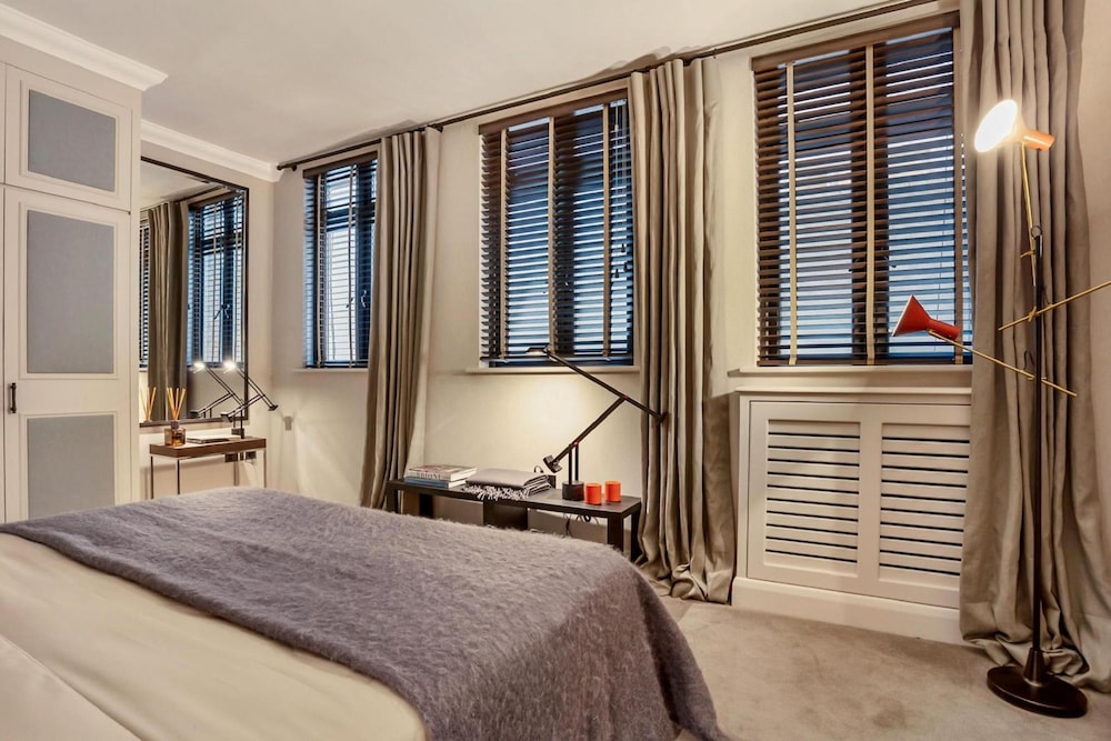Knightsbridge 3-bed 2-bath by Harrods