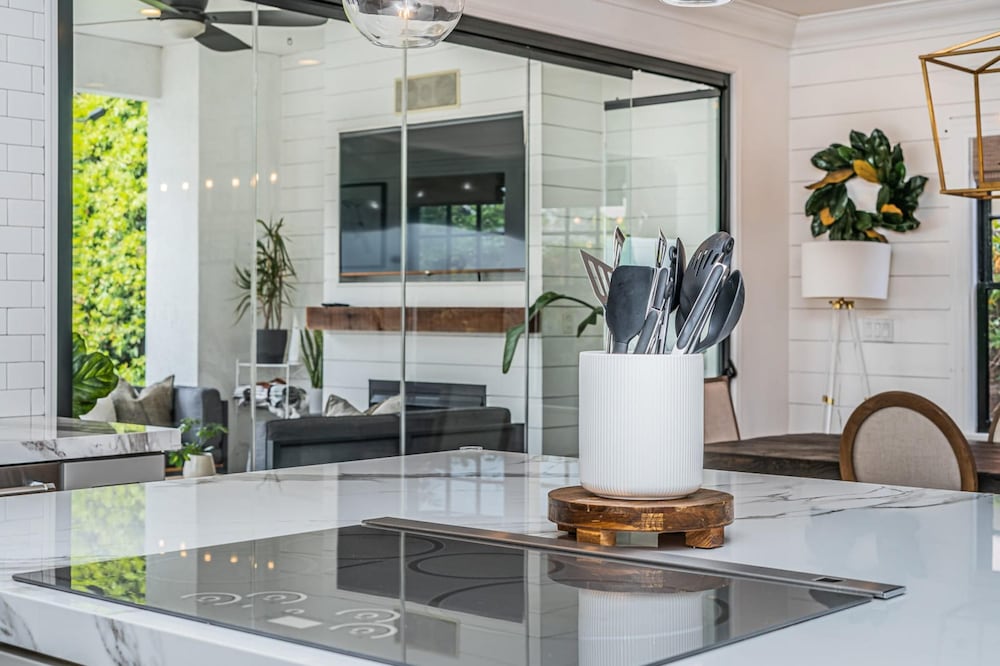 Spacious 5 BR Near Heart of South Park