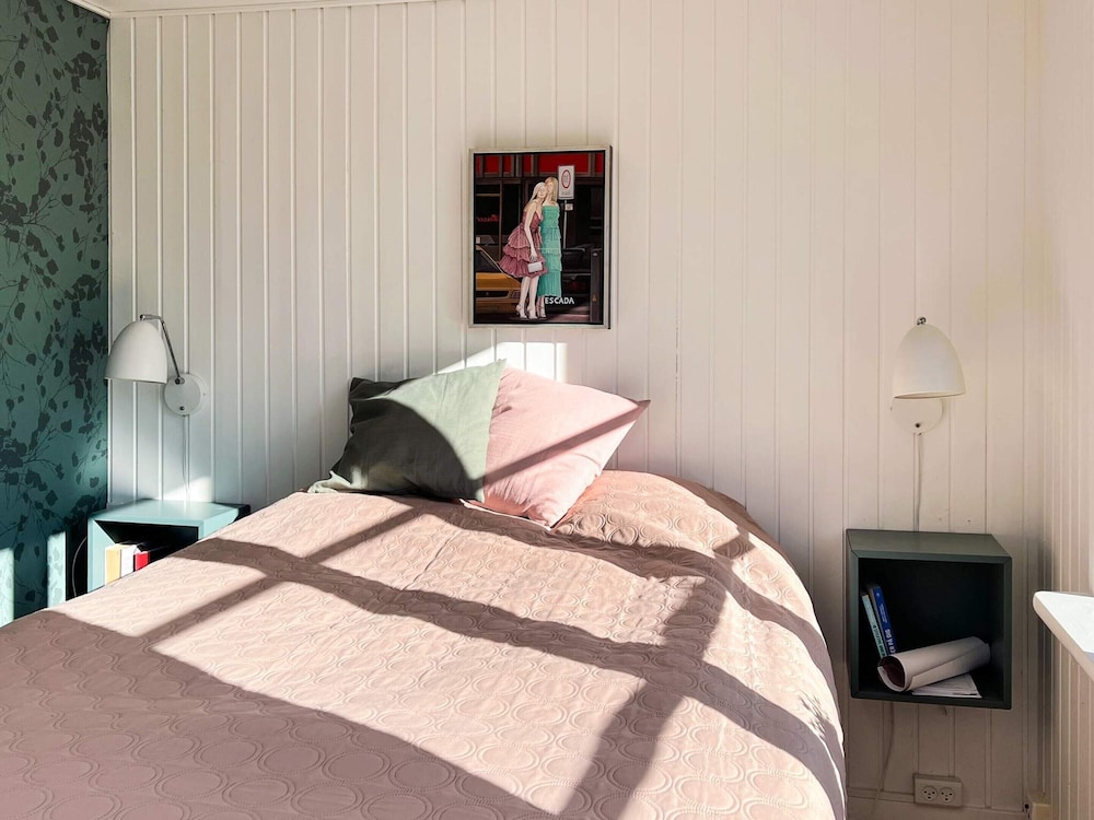 Cozy Summer House Near Ore Strand