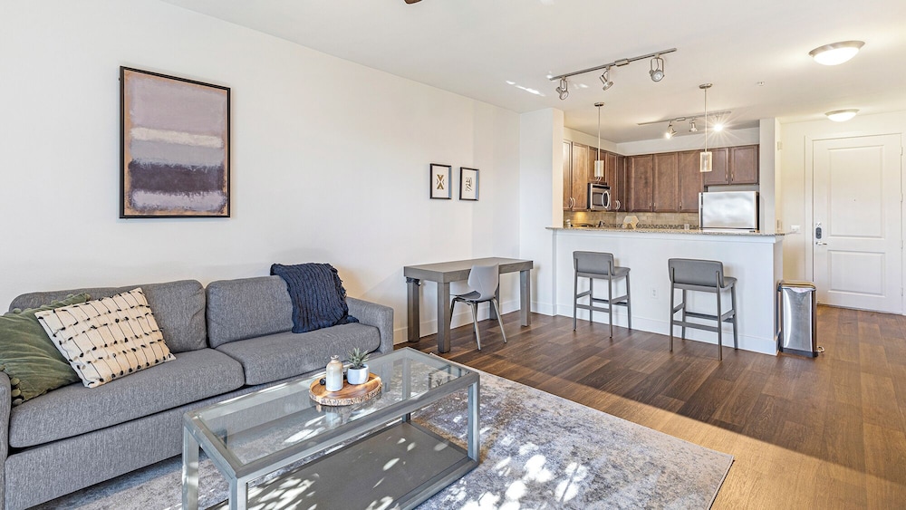 Landing Apartments - North Dallas