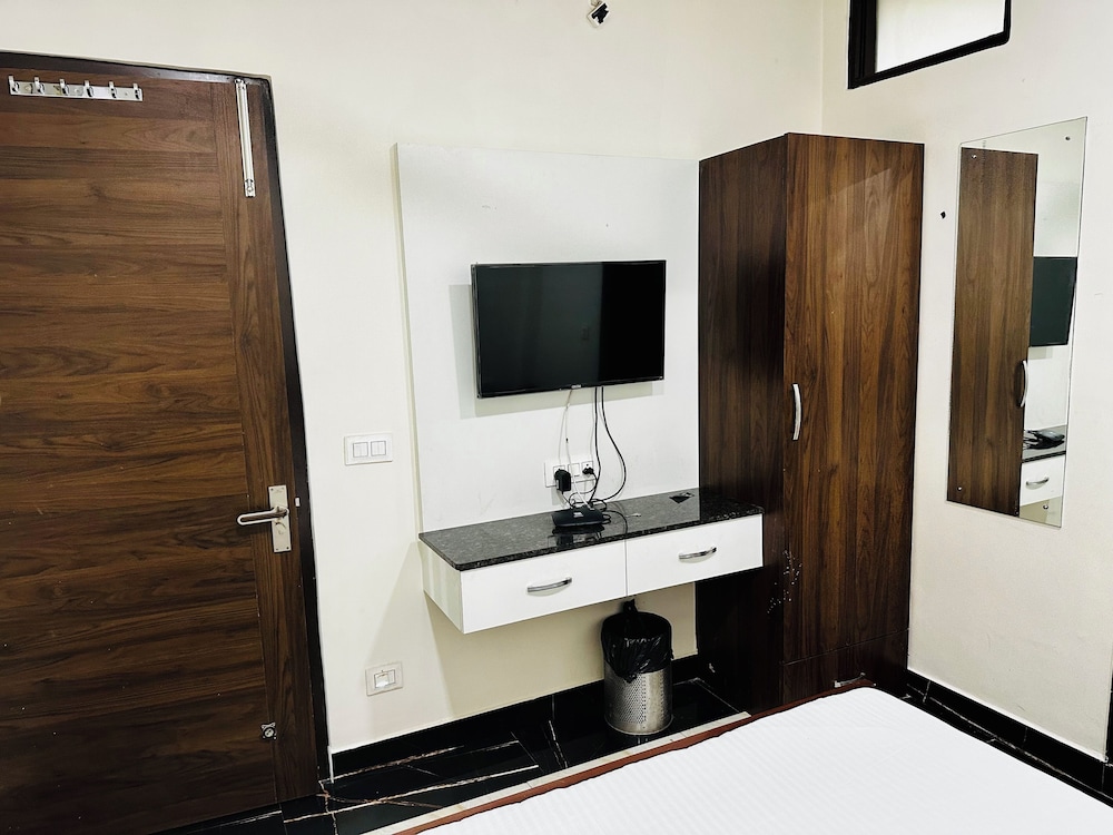 Grover international hotel