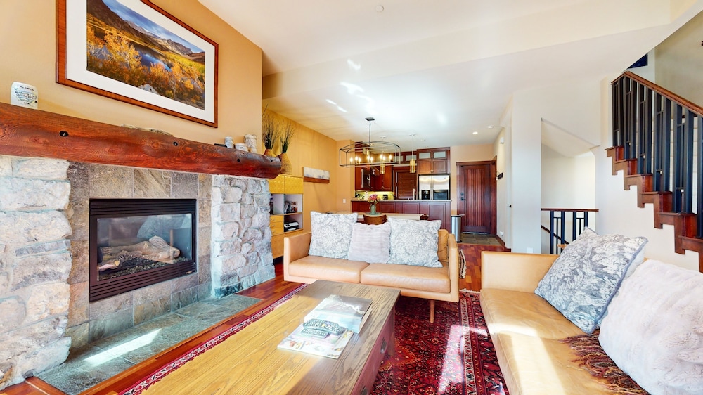 Juniper Crest #2 3 Bedroom Townhouse by RedAwning view 5