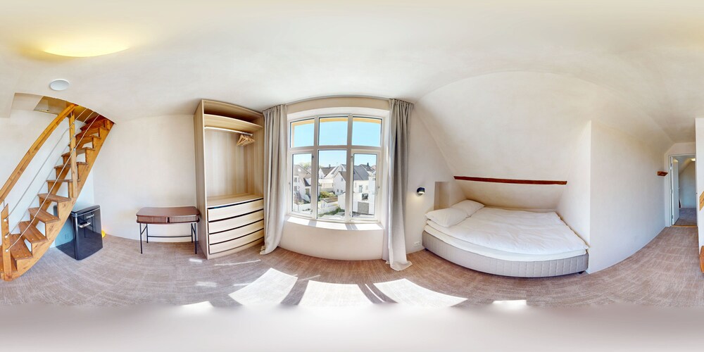 Central Guest House - Private Bathroom