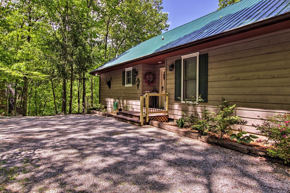 Eclectic Cabin w/ Hot Tub: 1 Mi to Ober Gatlinburg view 3