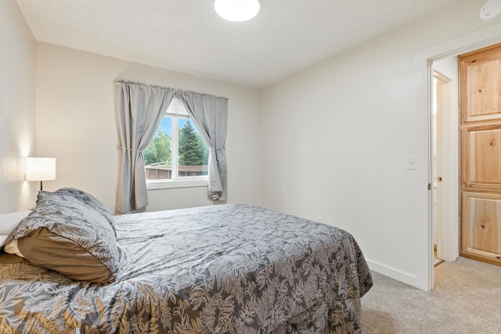 Anchorage 5br Retreat Hikes, City & Comfort 5 Bedroom Home