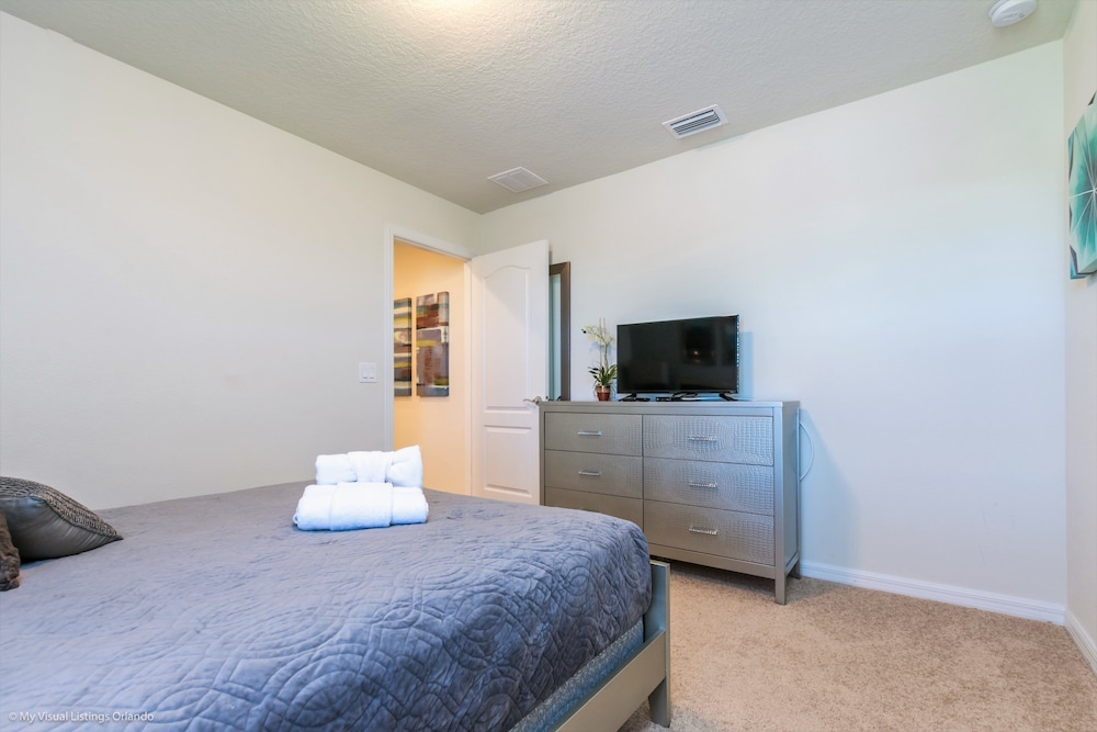 7 BD 5.5 BH Villa Game Room Pool Spa - Image 5