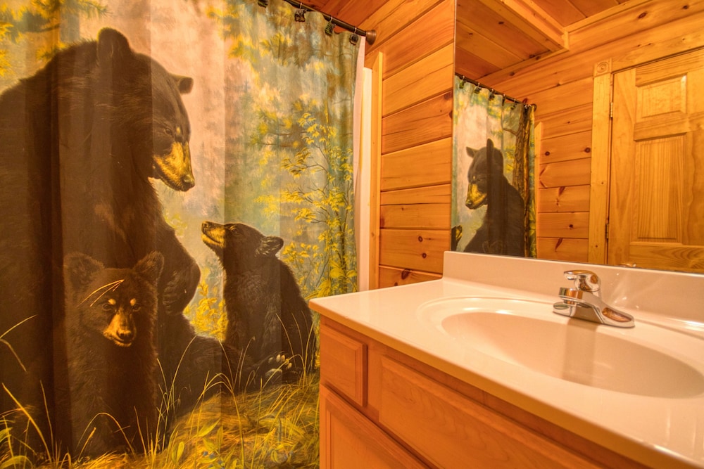 Poolside Retreat #221 by Aunt Bug's Cabin Rentals view 4