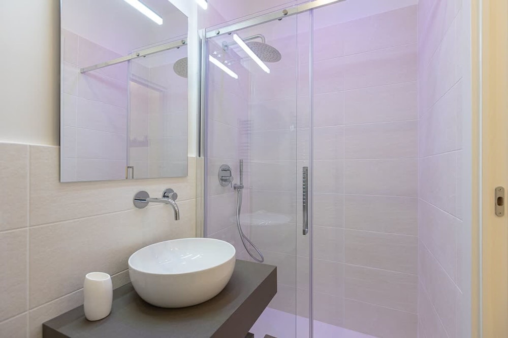 Colosseum Holidays - Three-bedroom Apartment
