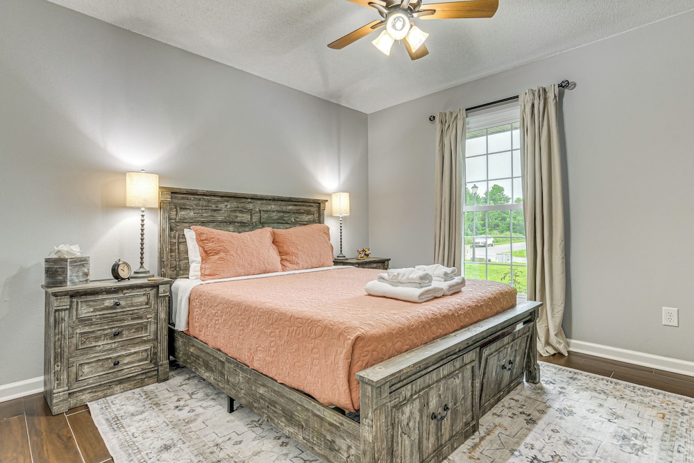 1 Mi to Zoo: 'rustic Bungalow' Gem in Gulf Breeze!