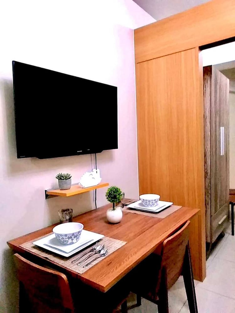 Urban Retreat at Shell Residences With Netflix 300mbps Wifi