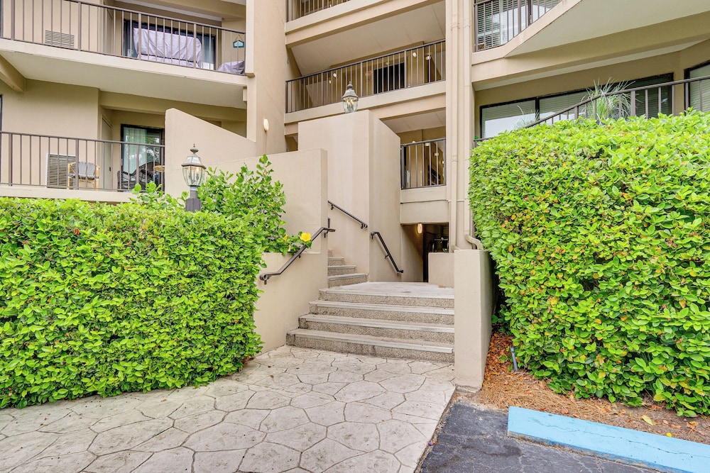 Easy Beach Access! Walkable Hilton Head Condo