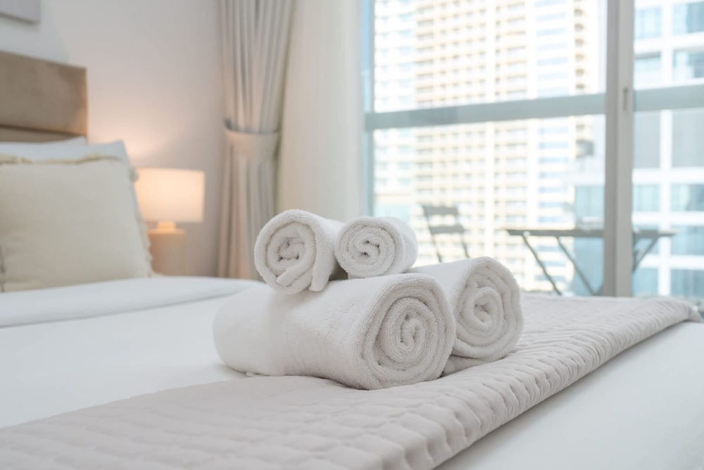 Sleeps 4 in This 2 Bedroom Apartment in Dubai Gate 2