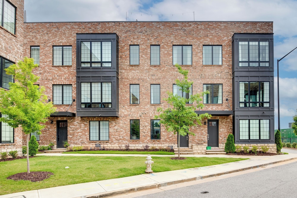 Chic Atlanta Vacation Rental ~ 1 Mi to Downtown!