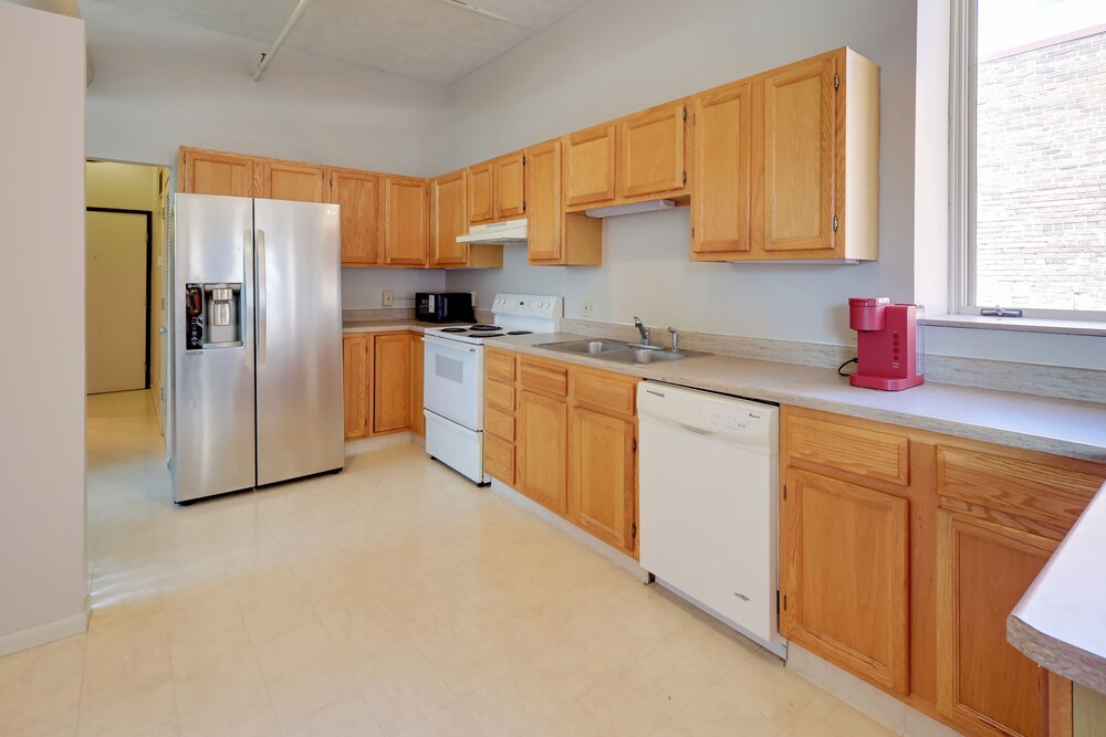 Explore Old Market: Convenient Omaha Condo